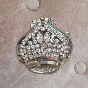Crown belt buckle